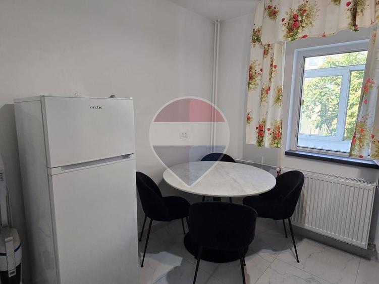 Apartament cu 2 camere decomandat, mobilat în Sebastian
