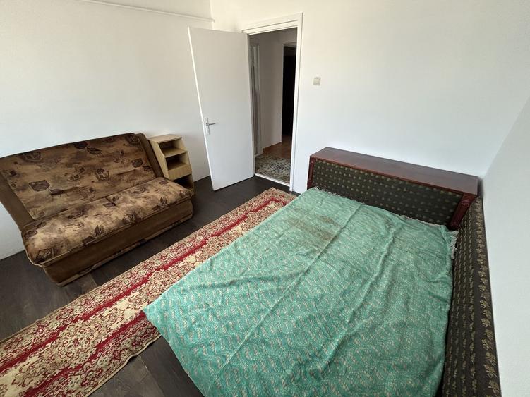 Apartament cu 3 camere decomandat în Casa de Cultură