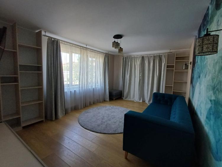 Casă individuală cu 5 camere cu Teren 375 Mp în Exterior Est