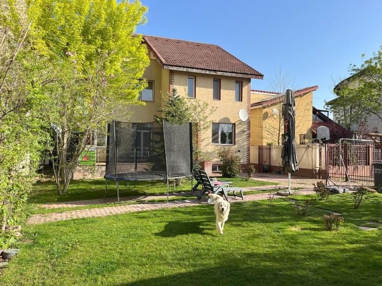 Casă individuală cu 8 camere cu Teren 621 Mp în Central
