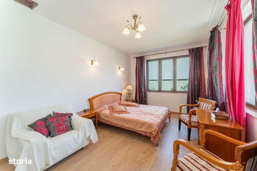 Casă cu 4 camere în Noua