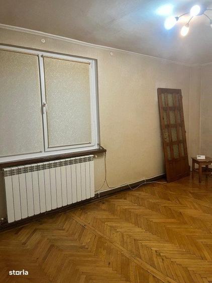 Apartament cu 3 camere decomandat în Siret