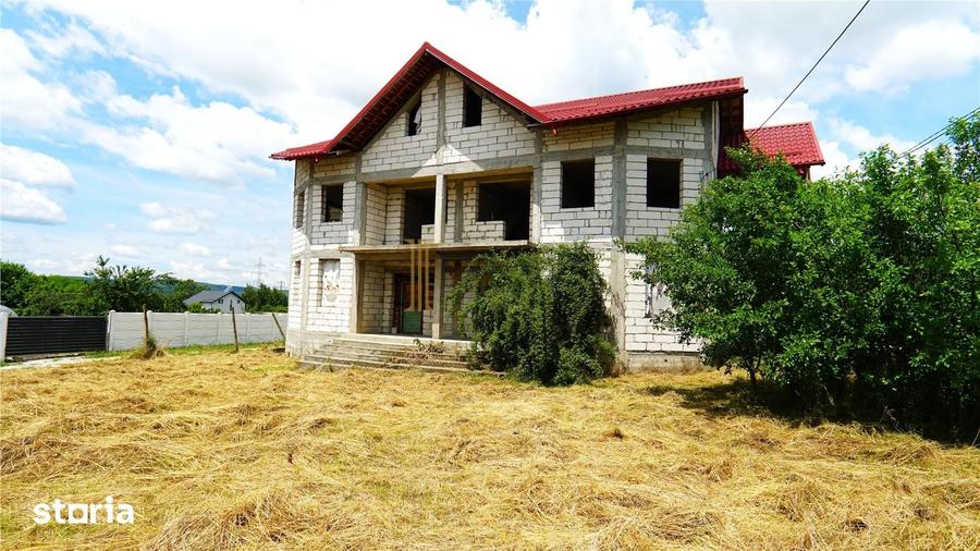 Casă cu 6 camere cu Teren 500 Mp în Aninoasa