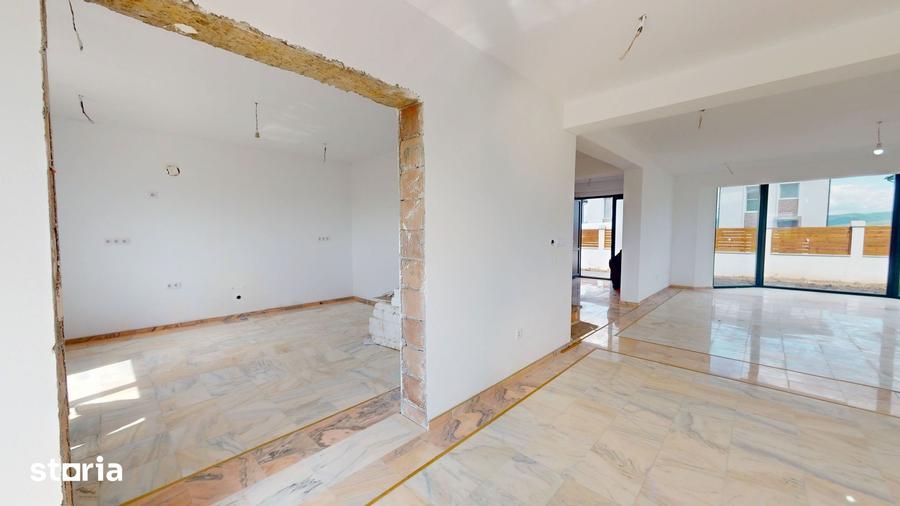 Casă cu 4 camere cu Teren 20 Mp în Săcele
