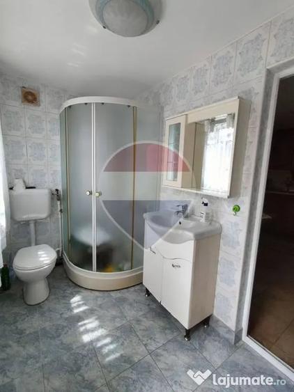 Casă cu 5 camere cu Teren 550 Mp în Tărtășești