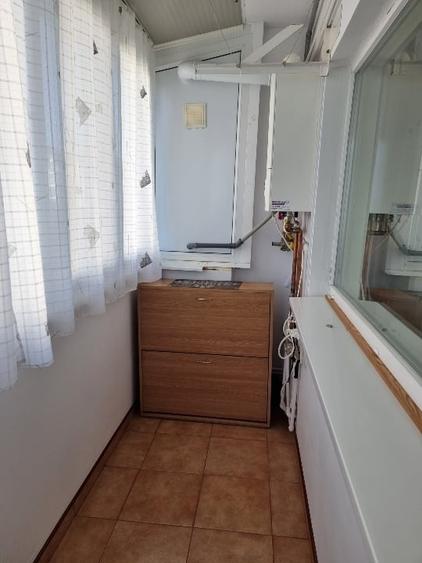Apartament cu 3 camere semidecomandat, mobilat în Girocului