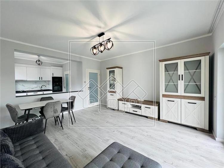 Apartament cu 2 camere decomandat în Exterior Vest