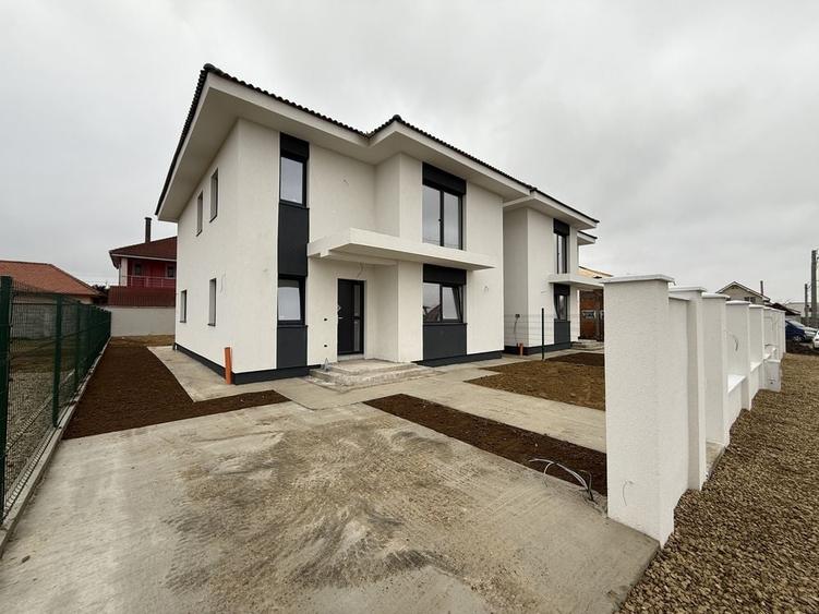 Casă cu 4 camere în Sânmartin