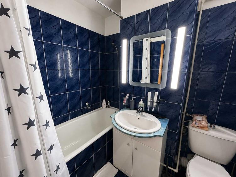 Apartament cu 3 camere decomandat în Micro 11