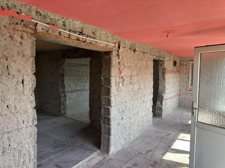 Casă cu 2 camere cu Teren 630 Mp în Vladimirescu