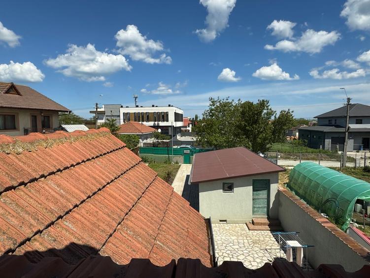 Casă individuală cu 6 camere cu Canalizare în Lazu