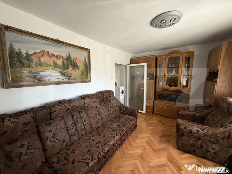 Apartament cu 3 camere decomandat în Micro 4