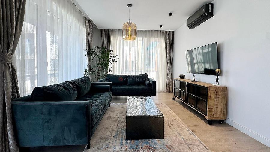 Apartament cu 4 camere decomandat, mobilat în Tractorul