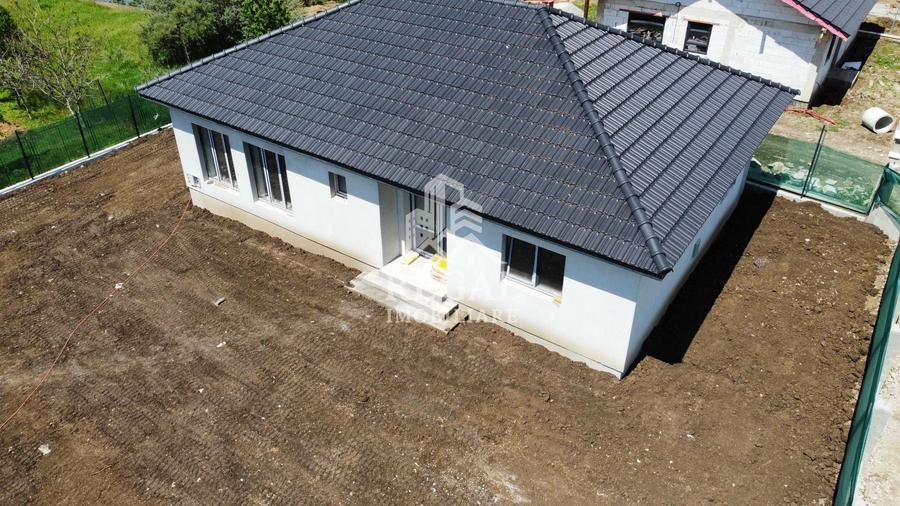 Casă individuală cu 3 camere cu Canalizare în Central