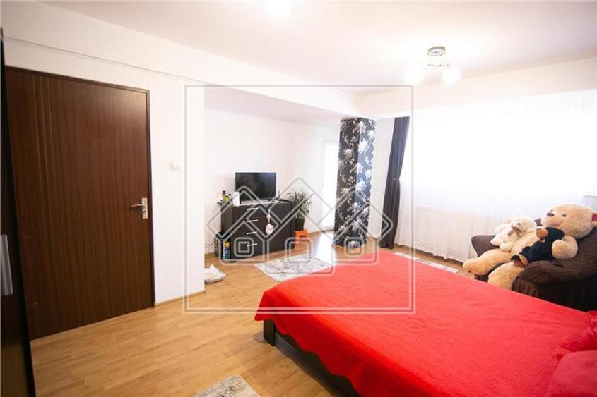 Apartament cu 2 camere decomandat în Vasile Aaron