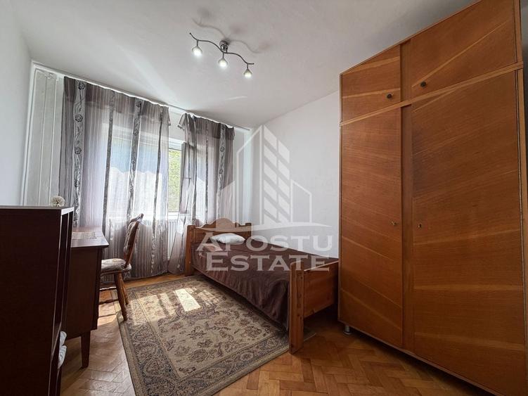 Apartament cu 3 camere decomandat, mobilat în Lipovei