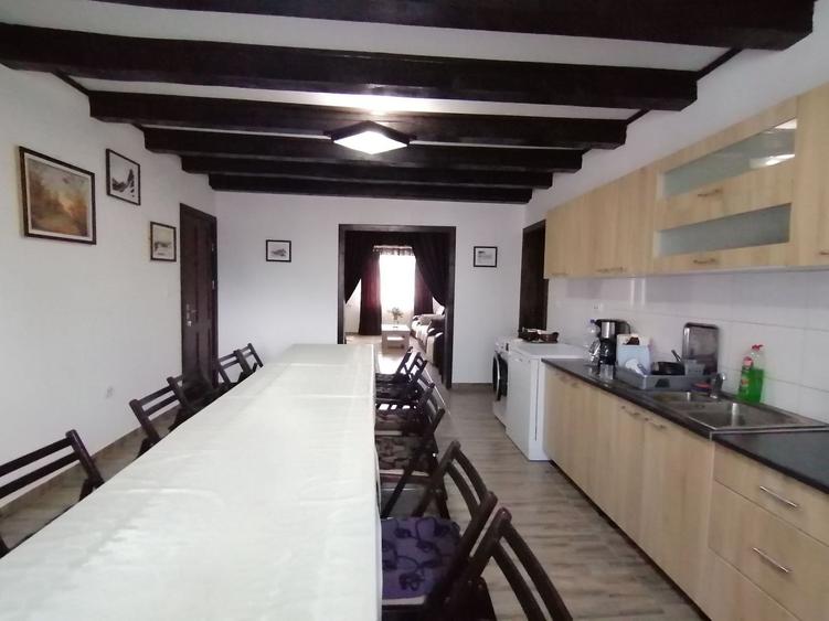 Casă individuală cu 7 camere cu Canalizare în Dângău Mare