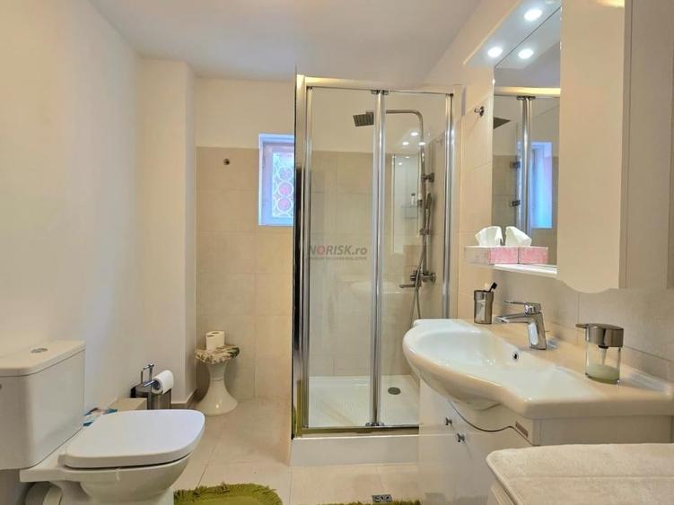 Casă cu 6 camere cu Teren 1632 Mp în Central