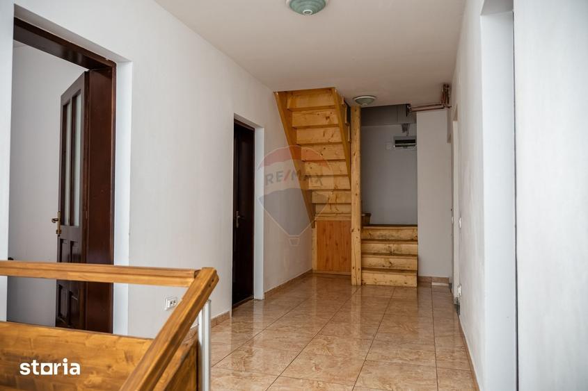 Casă cu Teren 3300 Mp în Iara