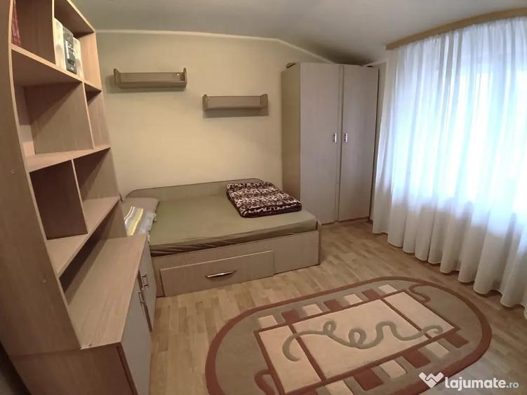 Apartament cu 4 camere semidecomandat în George Enescu