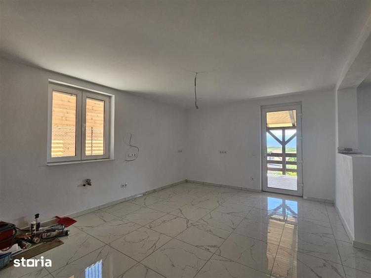 Casă cu 3 camere cu Teren 500 Mp în Șura Mare