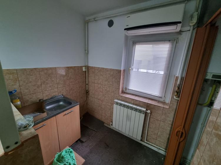 Apartament cu 3 camere decomandat în Poarta 6