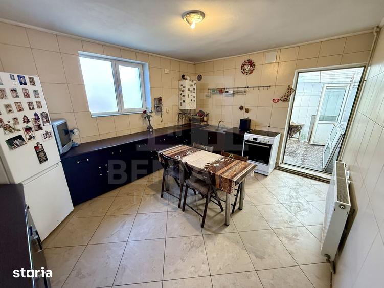 Casă cu 5 camere cu Teren 214 Mp în Central