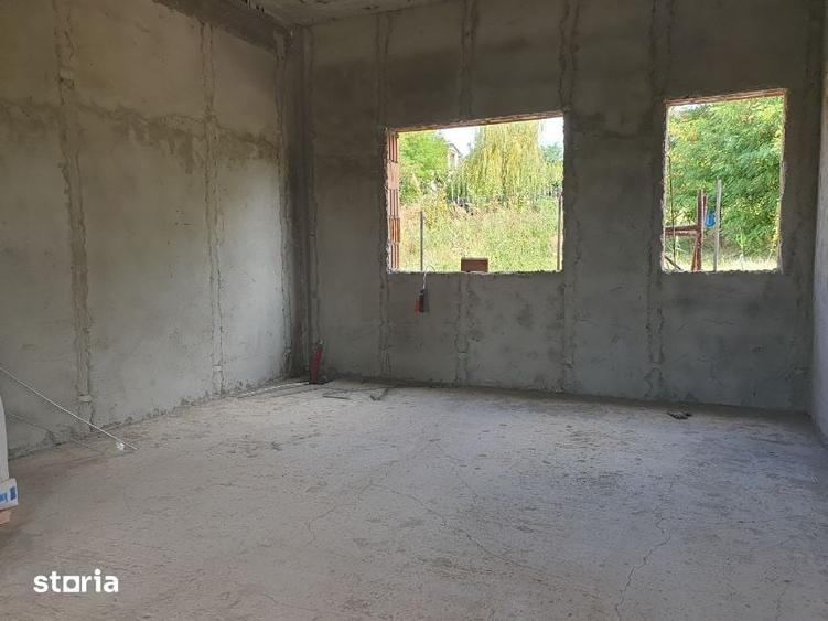 Casă cu 5 camere cu Teren 350 Mp în Rediu