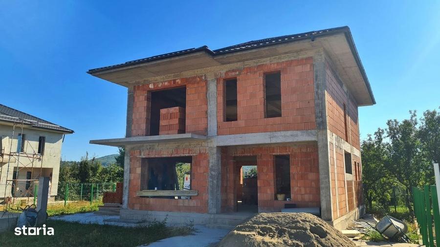 Casa noua ( la rosu ) de vanzare in Curtea de Arges. - 2