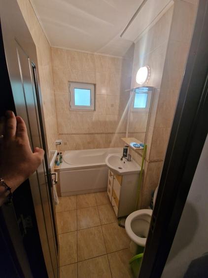 Apartament cu 3 camere decomandat în Micro 38