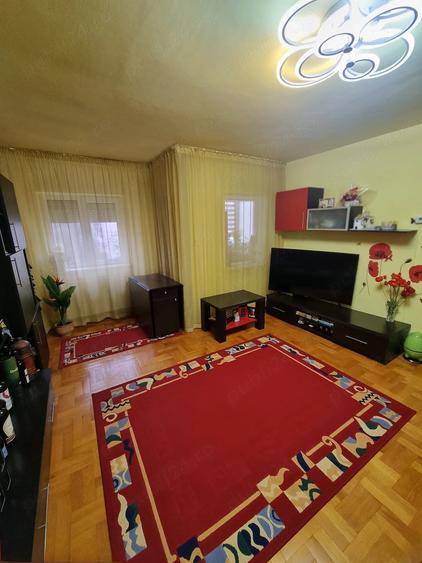 Apartament cu 3 camere decomandat în Brazda lui Novac
