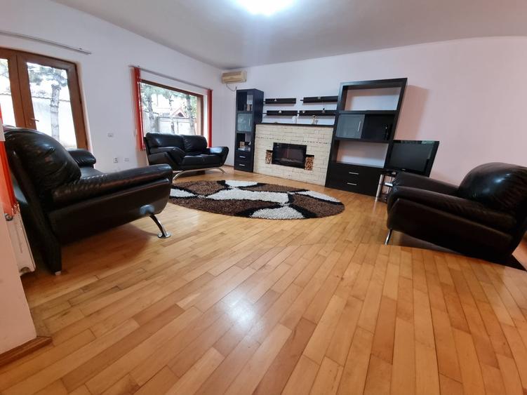 Casă individuală cu 5 camere cu Canalizare în Central