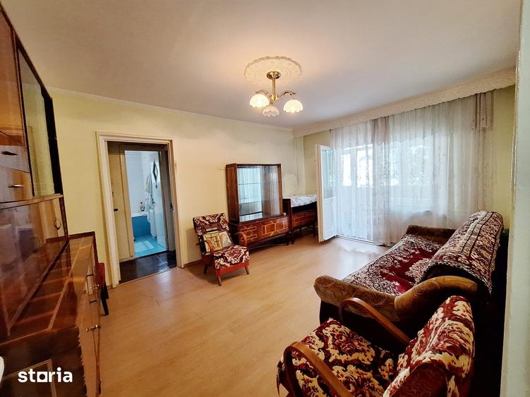 Apartament cu 3 camere semidecomandat în Mioriței