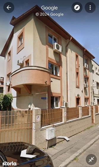Casă cu 8 camere cu Teren 200 Mp în Centrul Civic