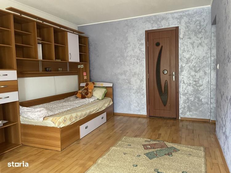 Casă cu 4 camere în Gara Veche