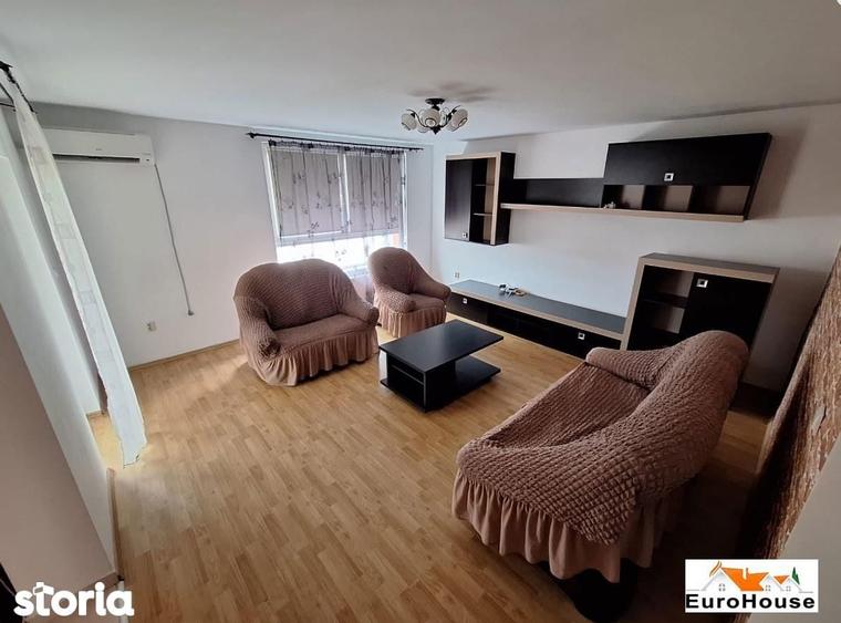 Apartament cu 3 camere decomandat în Cetate