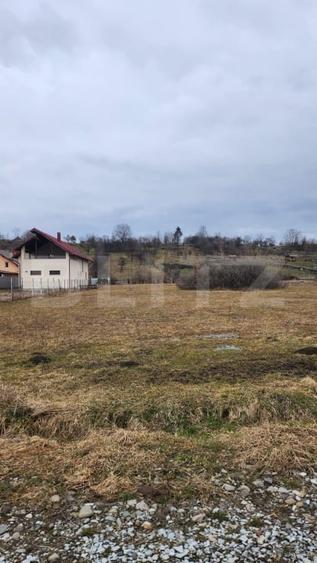 Teren Construcții intravilan de 1300 mp, în Periferie