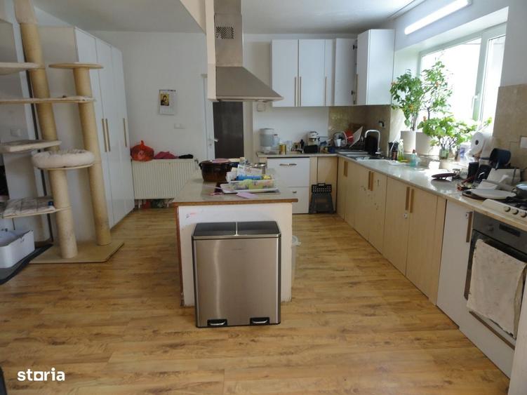 Casă cu 4 camere cu Teren 500 Mp în Central