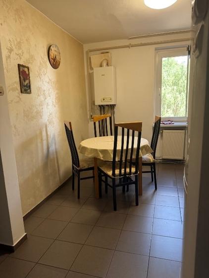 Apartament cu 2 camere semidecomandat, mobilat în Central