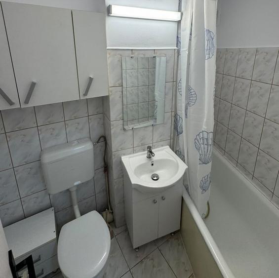 Garsonieră decomandată, mobilată în Răcădău