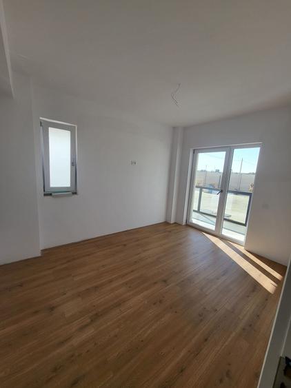 Apartament cu 3 camere decomandat în Exterior Vest