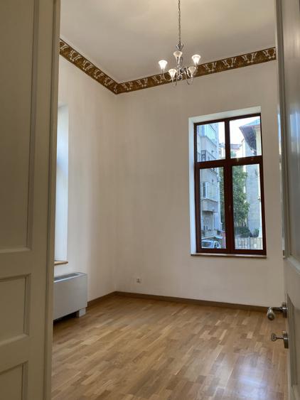 Birou, de 530 mp, în Armeneasca