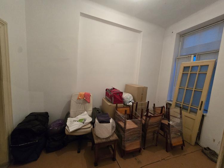 Apartament cu 4 camere semidecomandat în Armeneasca