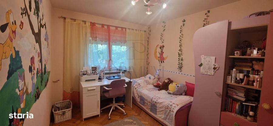 Apartament cu 4 camere decomandat în Aradului