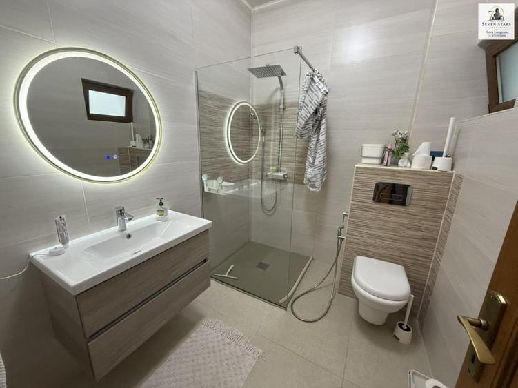 Apartament cu 10 camere, mobilat în Central