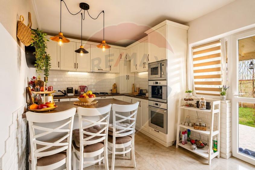 Casă individuală cu 5 camere cu Teren 324 Mp în Hlincea