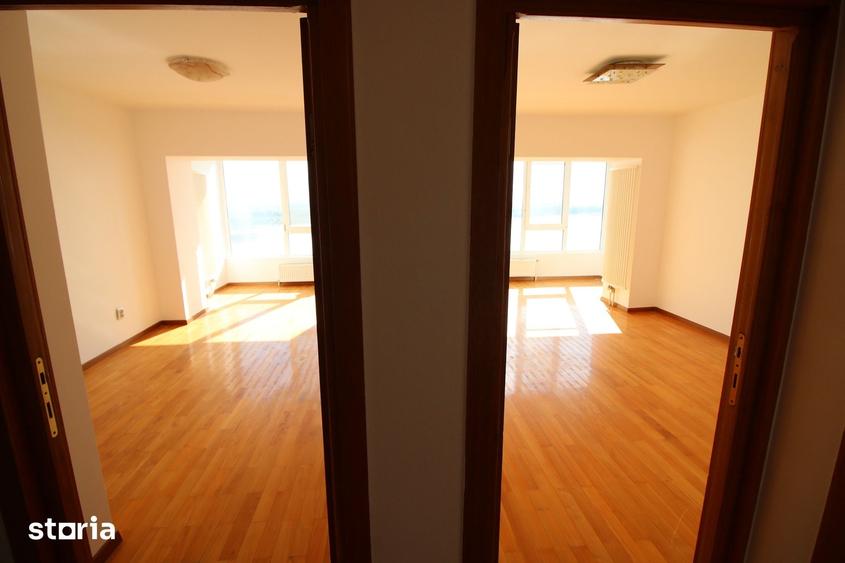 Apartament cu 3 camere decomandat în Faleză