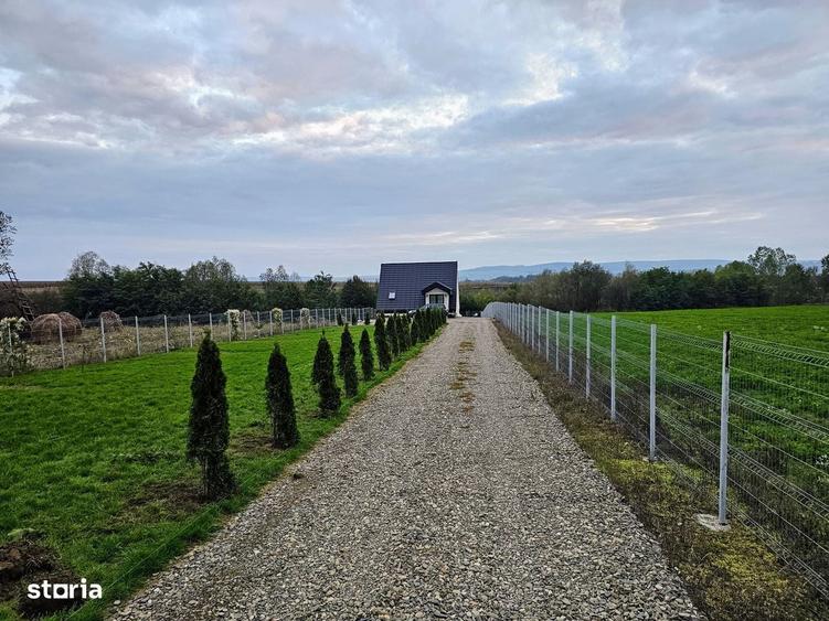 Casă cu 3 camere în Vârfu Câmpului