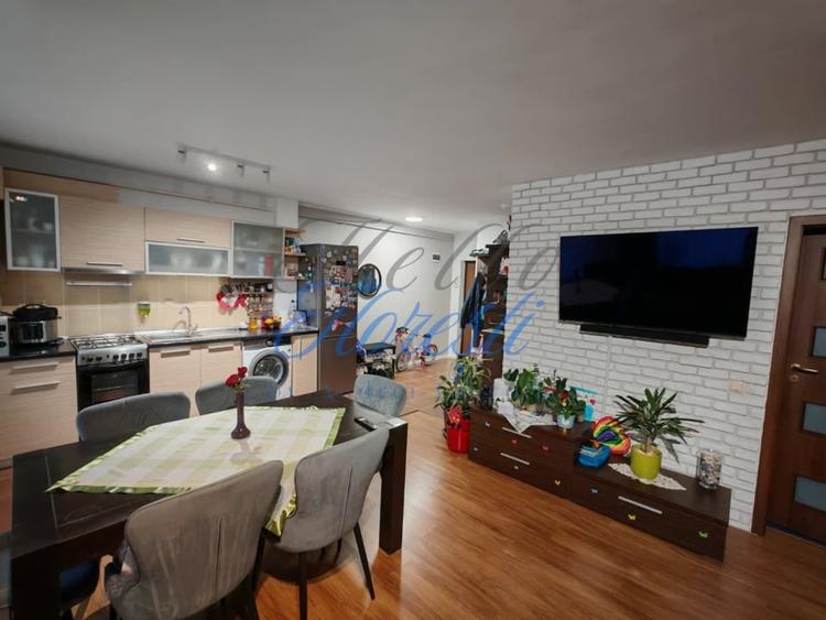 Apartament cu 3 camere semidecomandat, mobilat în Florești