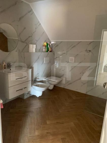 Apartament cu 3 camere semidecomandat, mobilat în Florești